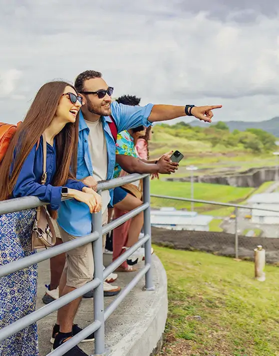Turistas en Agua Clara Visitor Center Gatun, Colón, Panamá