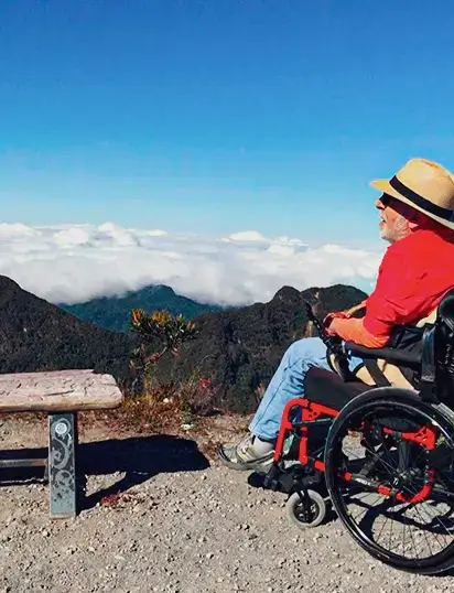Turista en silla de ruedas en el Volcán Barú, Boquete